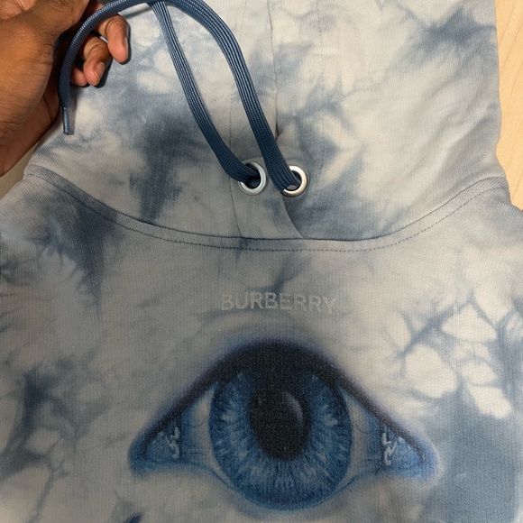 Burberry Blue Oversized Shark Print Hoodie! Size medium! No flaws! - Picture 4 of 7